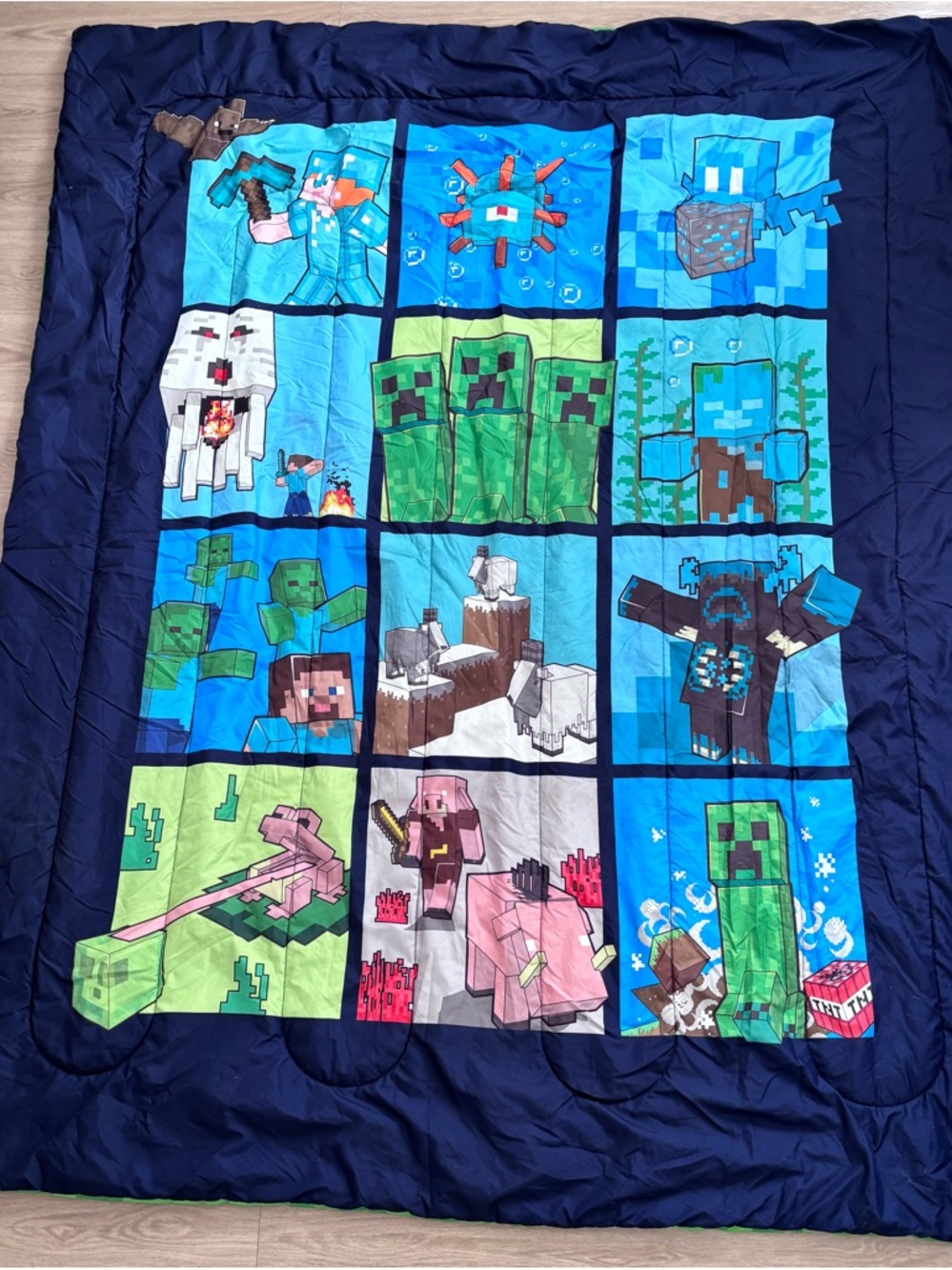 Minecraft Twin / Full Reversible Navy Blue & Multi-Color Comforter